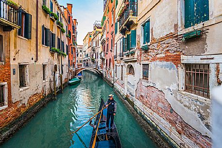 Gondolier in the gondola in Venice's canal, Venice, Veneto, Italy, Europe