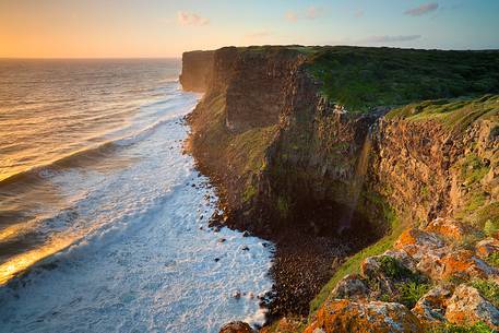 The waterfall of Capo Testa gives always great emotion with a thirty feet cliff above the sea.