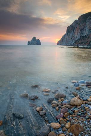 Pan di Zucchero a Masua is one of the most famous seascapes for the presence of a massive cliff just off the coast,
The colors of the rocks complete a magical framework full of mystical atmosphere