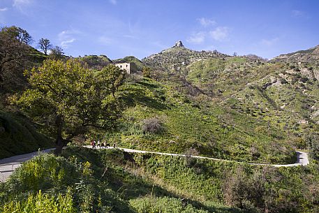 Group of hikers along the Edward Lear path