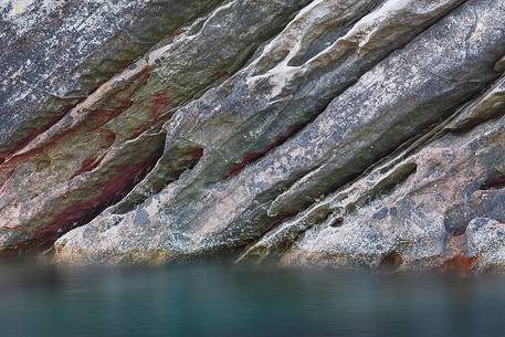 Long Time exposure for the water and the static view of a stone are the main ingredient for this picture