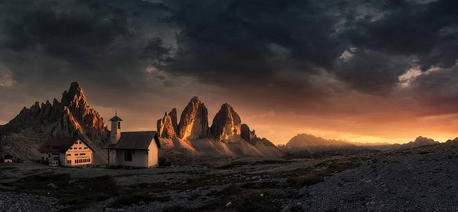 Rifugio Locatelli and Tre cime di lavaredo landscape at sunrise