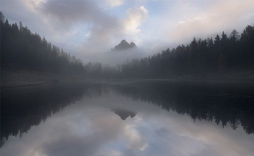 Lago d'Antorno, lake of Antorno and Tre Cime di Lavaredo (Drei Zinnen), dolomites, Italy