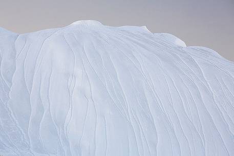 Details on old ice of iceberg in Kangerlua Fjord