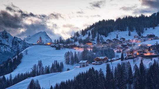 Winter al Colle di Santa Lucia before the night