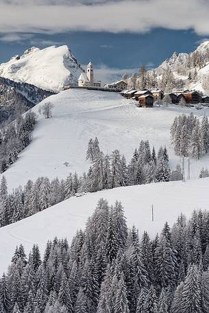 Colle di Santa Lucia after an intense snowfall