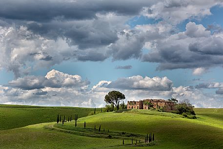 Old farmhouse in the Orcia valley, Tuscany, Italy, Europe